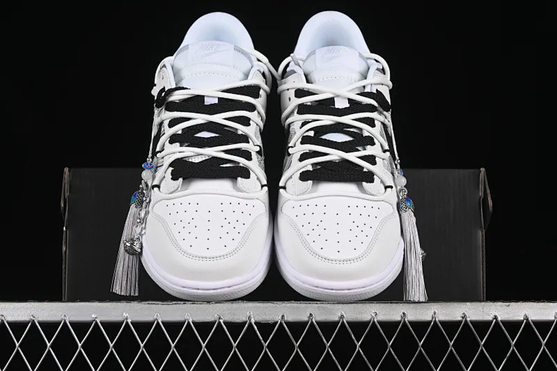 All categories Nk SB Dunk series Nk SB Dunk Low low-top sneakers Nk Dunk Low Year of the Dragon limited edition CNY Qiansi Ancient Rhyme Gift Box Silver White SB strap low-top casual sneakers DV0831-101